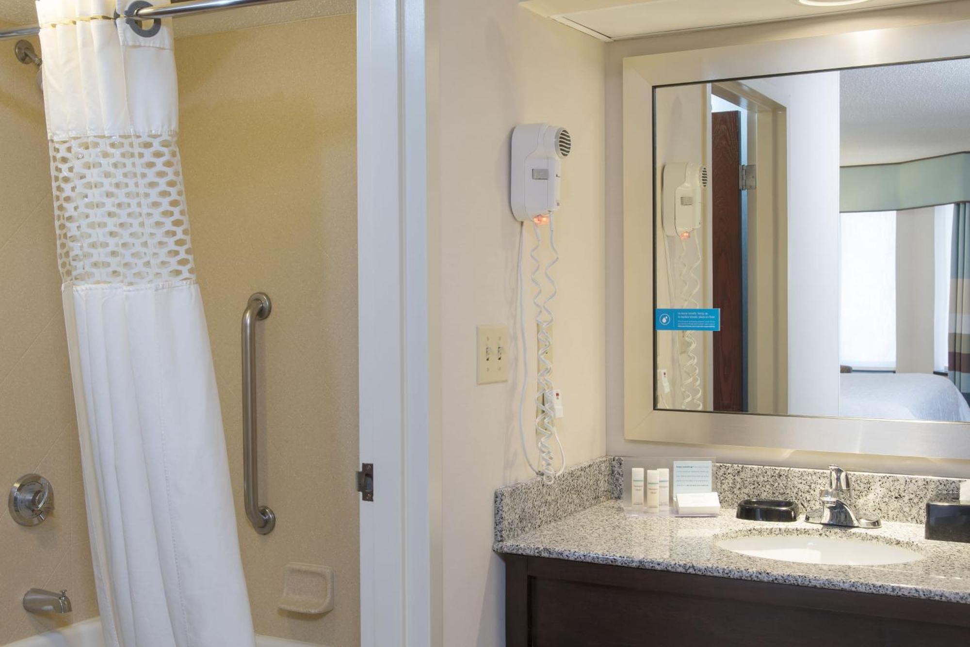 Hotel Hampton & Kokomo